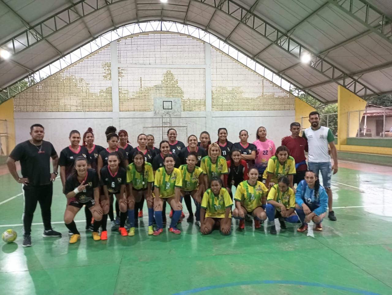 FUTESAL: MONTE SANTO F.C E CHAPADA DE AREIA F.C FEMENINO SE ENFRETARAM EM AMISTOSO COM VITÓRIA DAS DONAS DA CASA