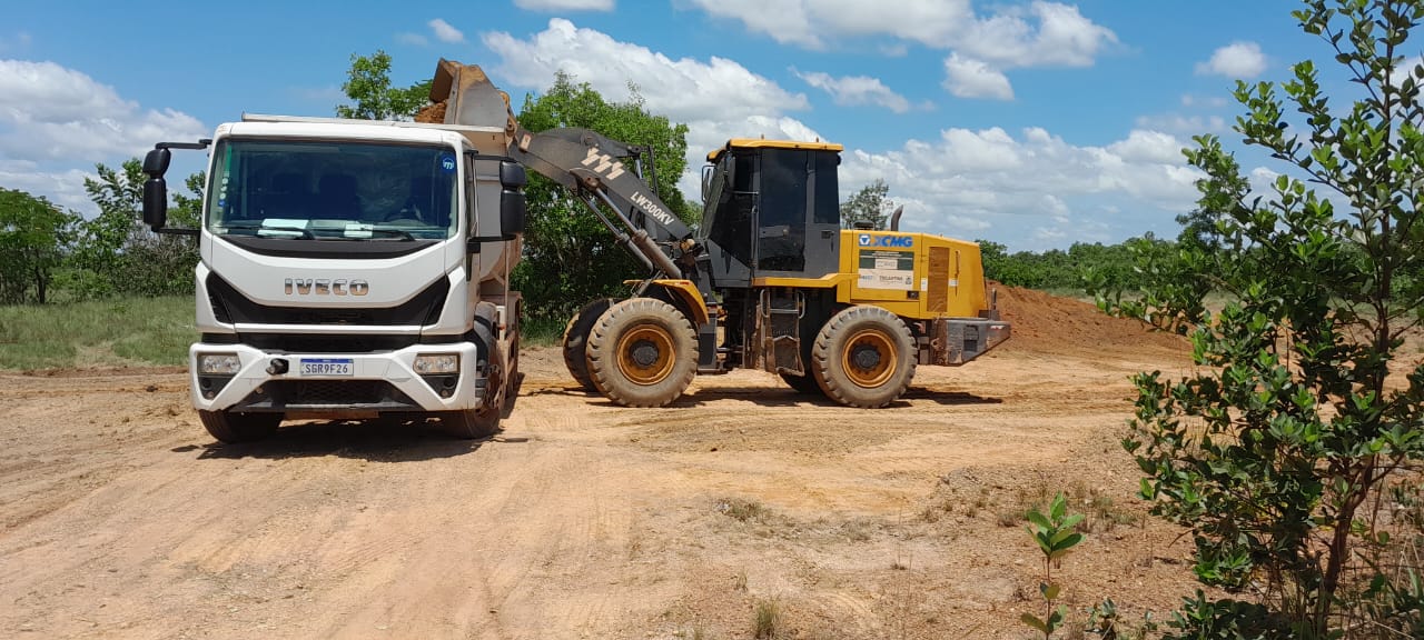 Sob diretrizes de Manoel Moura, Infraestrutura de Abreulândia promove operação de reabertura e encascalhamento de estrada na zona rural