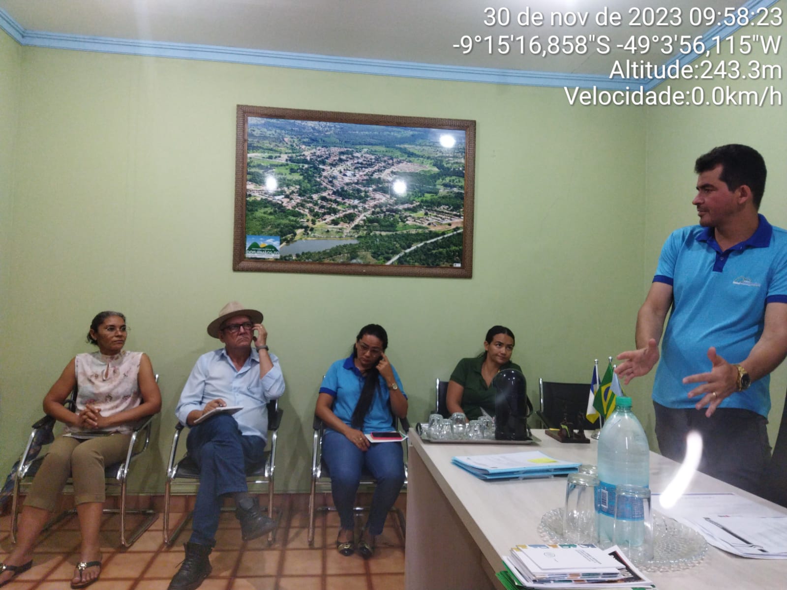 Prefeito Irmão Geciran recebe grupo e debate questões ambientais em Dois Irmãos do Tocantins