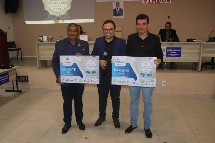 Prefeito e presidente da Câmara de Vereadores de Dois Irmãos recebem Selo Diamante de Transparência