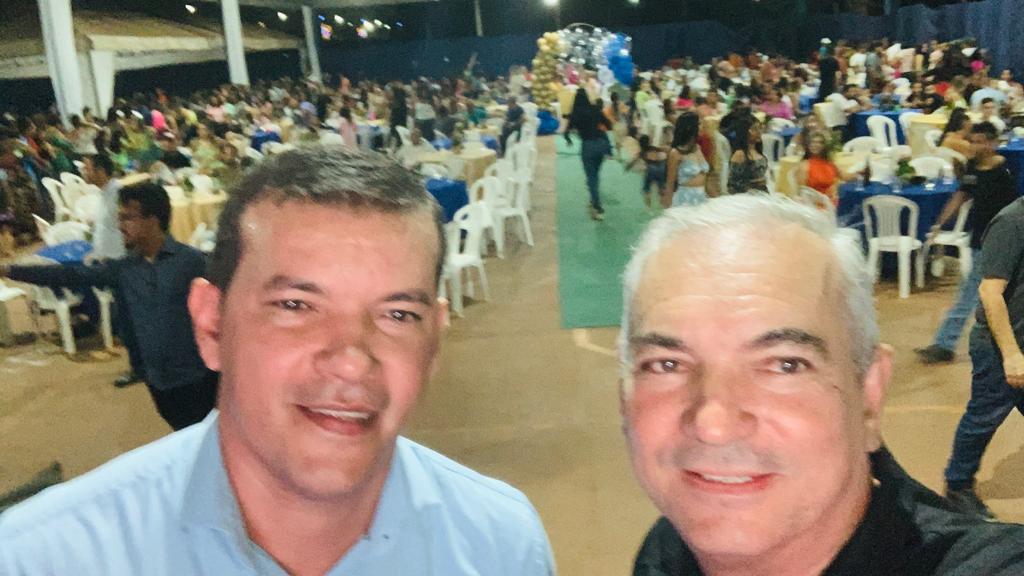 Nenzão enfatiza desenvolvimento de Marianópolis na confraternização dos servidores municipais