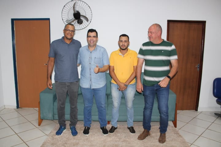 Prefeito Flavão recebe deputado federal Ricardo Ayres, debatem viabilização de recursos e parcerias políticas para Divinópolis e Vale do Araguaia