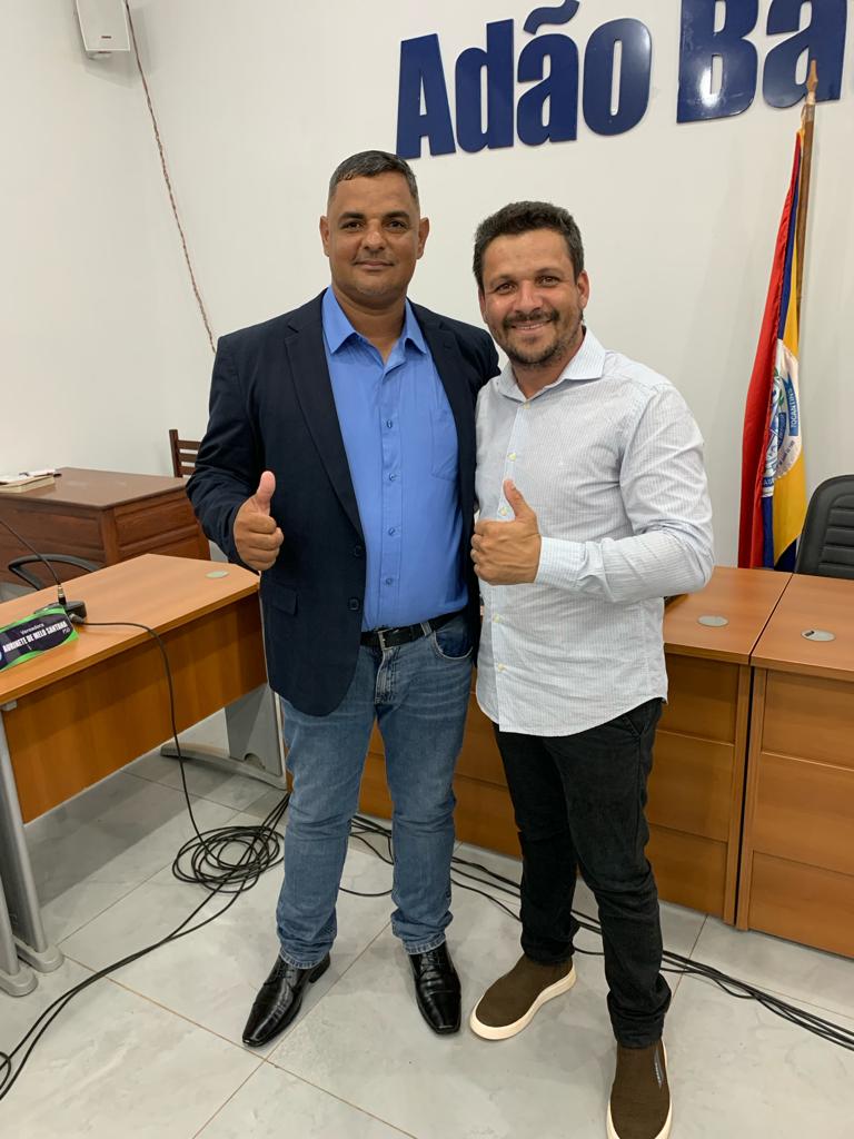 Prefeito interino Marcos do Chico prestigia posse do próprio suplente, Gilvan do Felício, no parlamento de Caseara