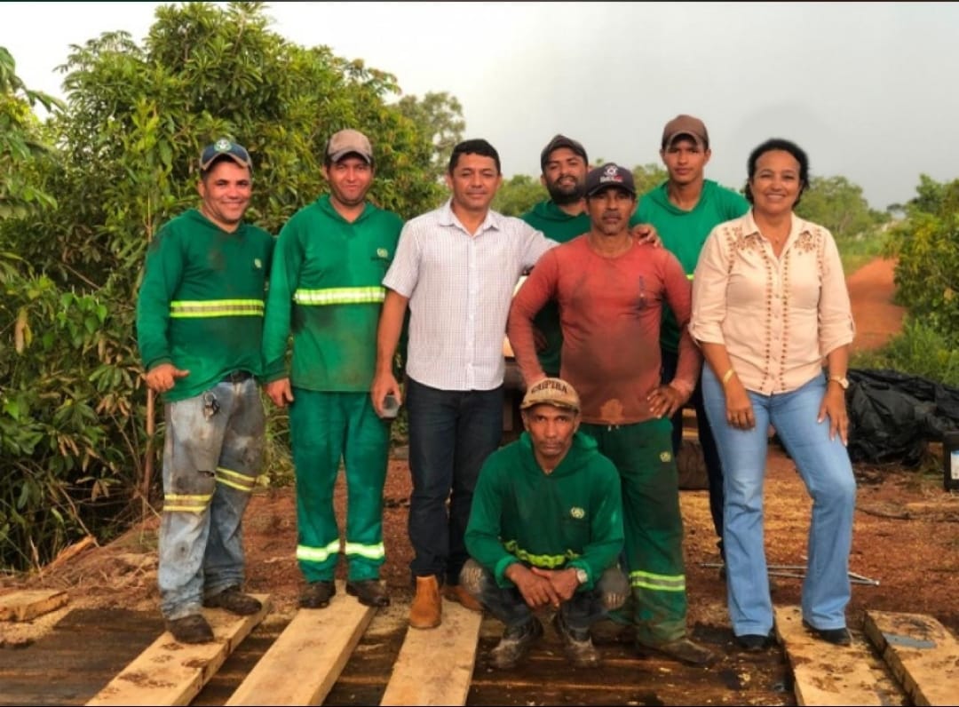 Prefeita de Monte Santo do Tocantins Enfermeira Nezita visita ponte reconstruída sobre o riacho Landi, no Assentamento Grota de Pedra