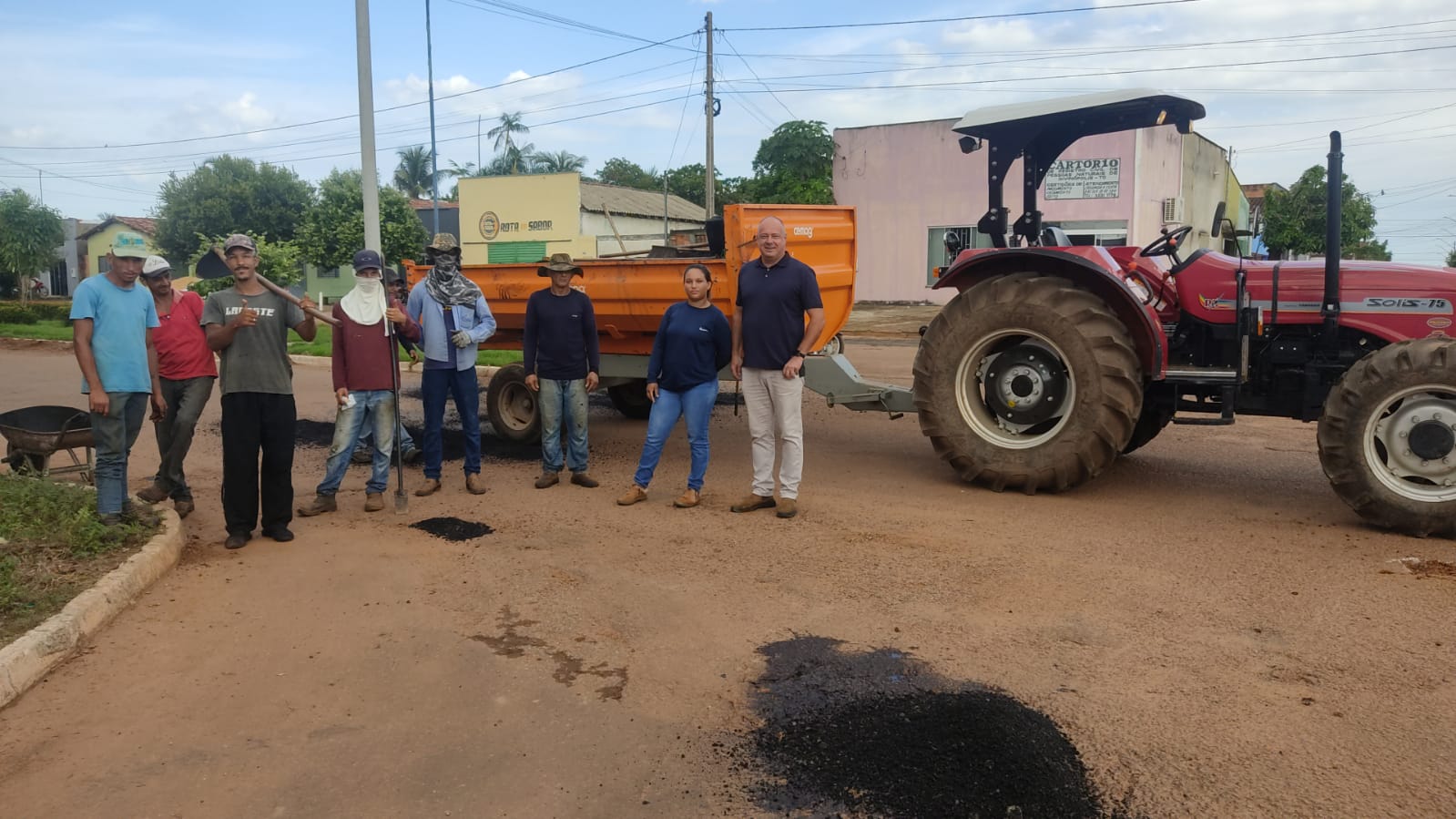 Prefeito Flavão acompanha operação tapa buraco e anuncia 5 milhões de reais para pavimentação asfáltica de Divinópolis do Tocantins