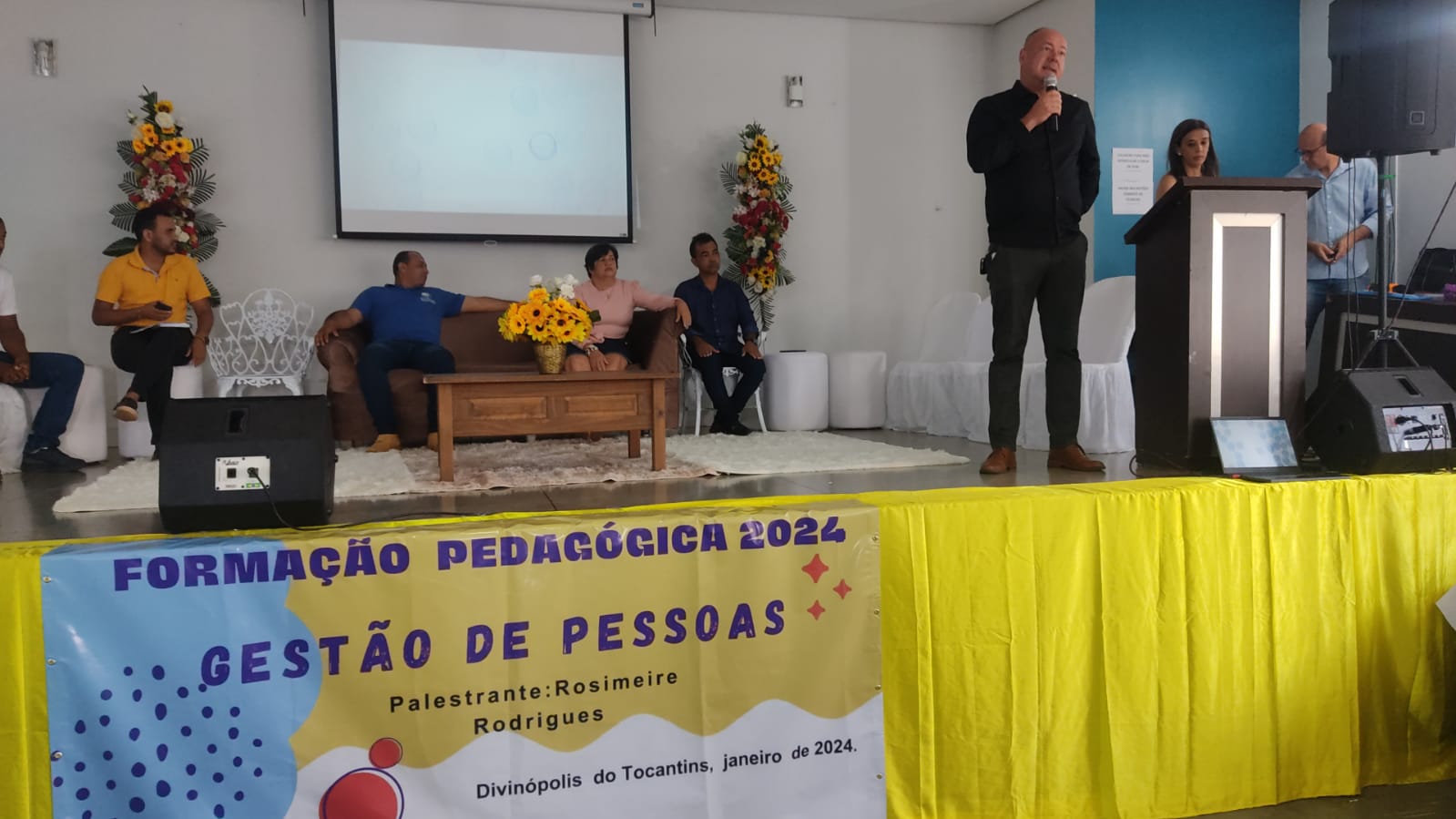 Flavão participa da abertura da Formação Continuada da Educação e volta a enaltecer o Poder Legislativo de Divinópolis do Tocantins