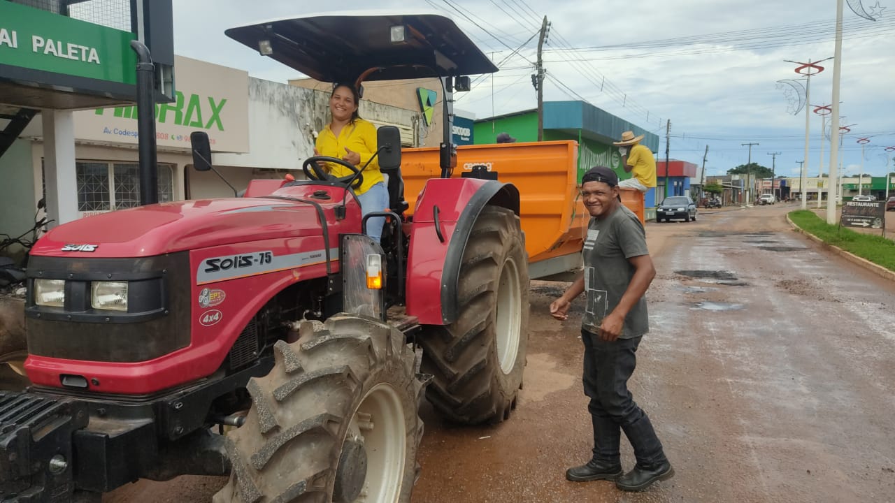 Operação tapa buraco contemplou a Avenida Codespar no centro de Divinópolis do Tocantins