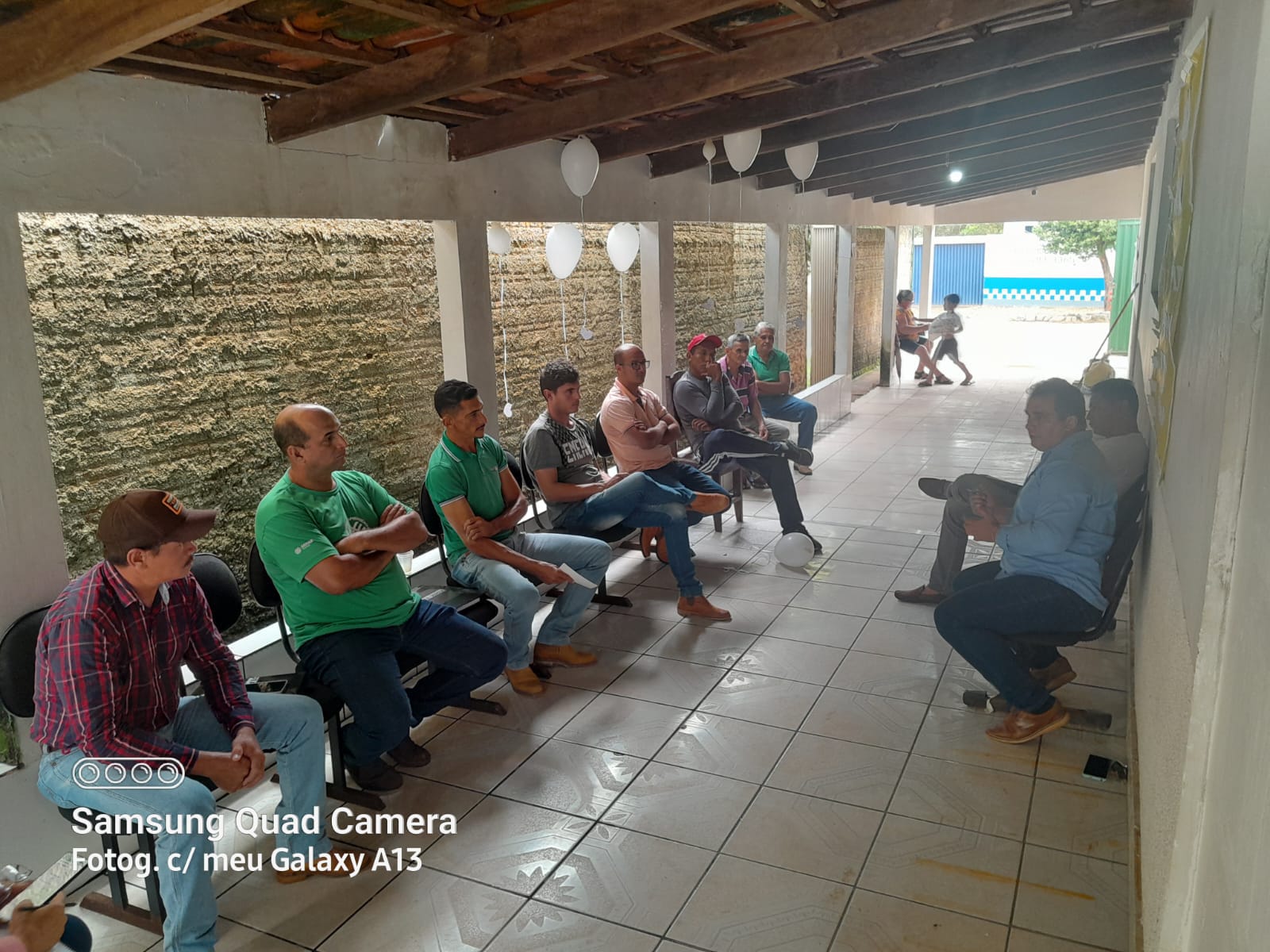 Prefeito Manoel Moura participa de reunião com motoristas do transporte escolar de Abreulândia