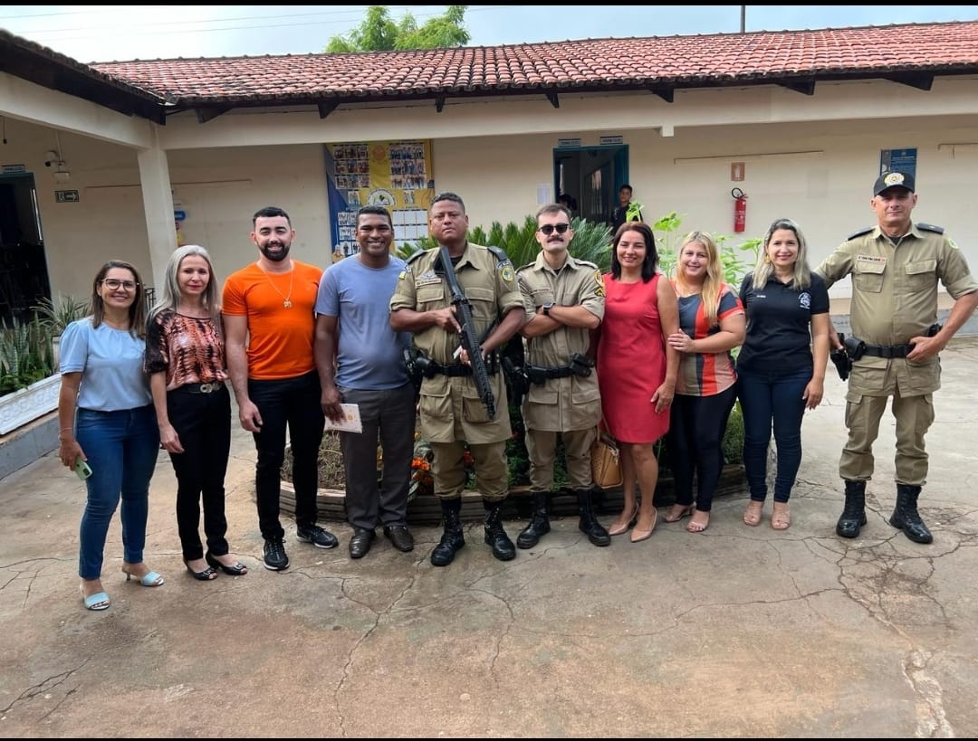 Conselho Tutelar e Polícia Militar participam da Semana Jornada Socioemocional na Escola Cândida de Freitas em Divinópolis