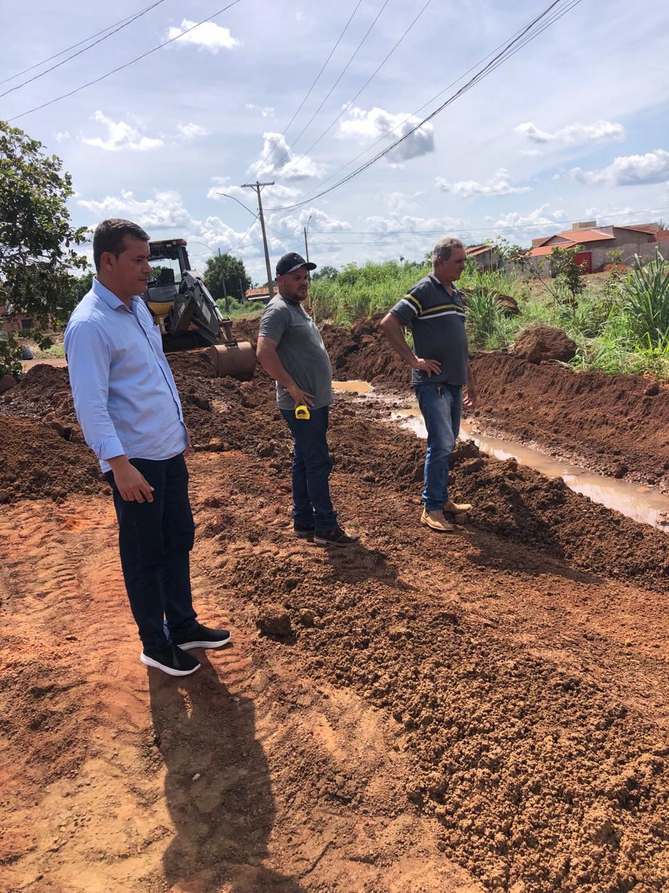 Prefeito Piagem visita obras de drenagem no setor Nova Esperança em Marianópolis do Tocantins