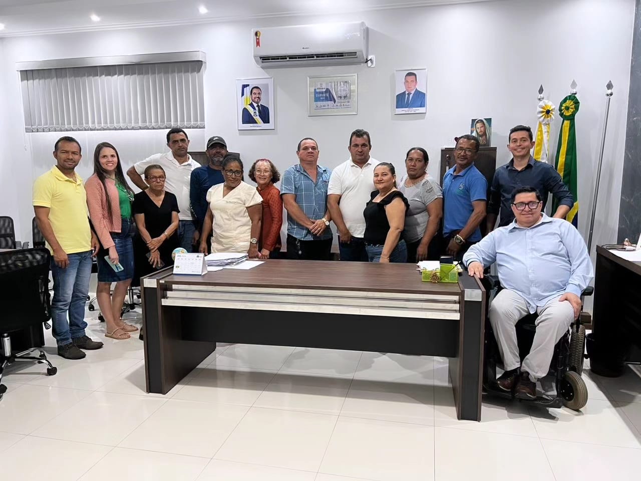 Manoel Moura promove reunião de alinhamento com equipe técnica e debate Plano de Carreira para pasta da Saúde de Abreulândia