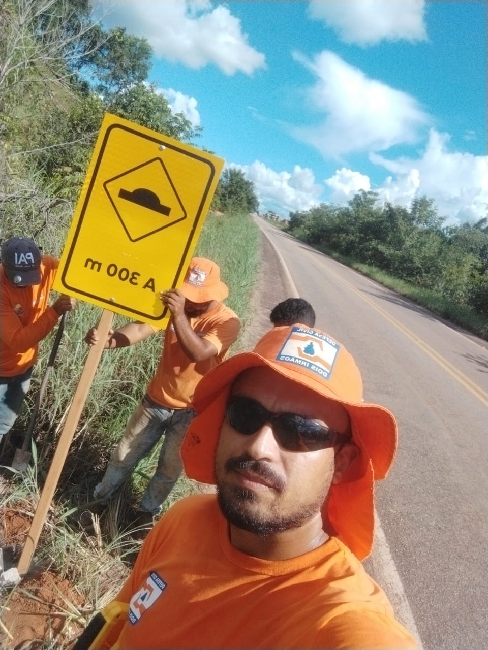 Prefeitura de Dois Irmãos do Tocantins em parceria com o governo do Estado instala placas de sinalização nas rodovias estaduais