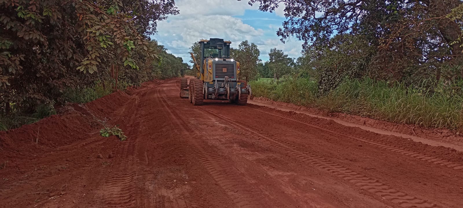 Prefeitura de Divinópolis do Tocantins dar inicio a revitalização da estrada do Grotão