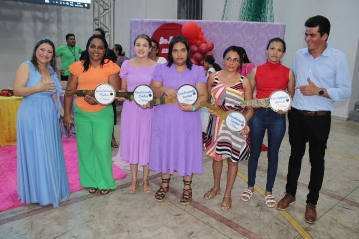 Durante evento do Dia da Mulher prefeitura de Dois Irmãos sorteia cinco casas populares para famílias menos favorecidas do município