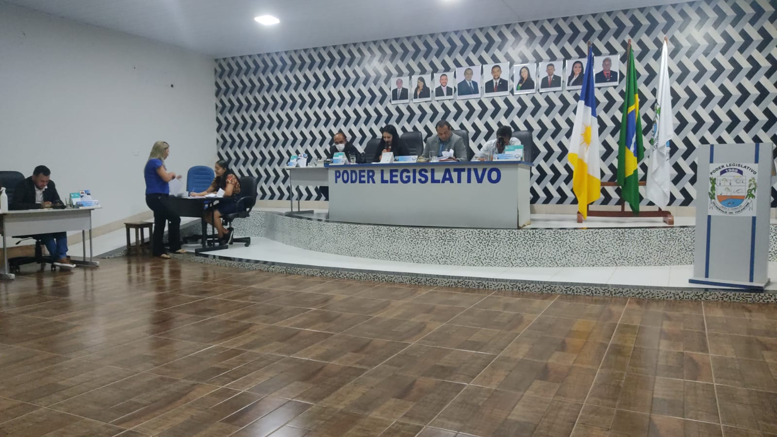 Inicio da semana de sessão foi marcado por aprovação de requerimentos e modernização do parlamento