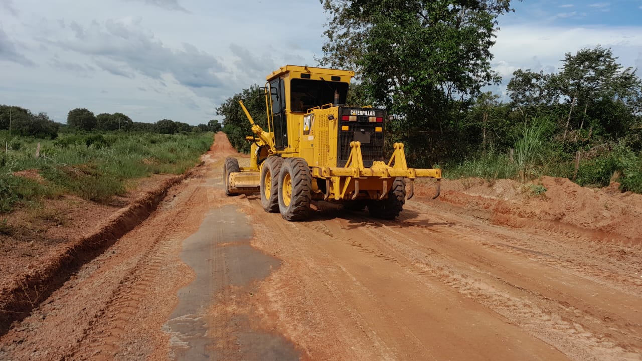 Pasta da Infraestrutura de Abreulândia faz operação de manutenção da rodovia TO-446 não pavimentada que liga o município a Miranorte