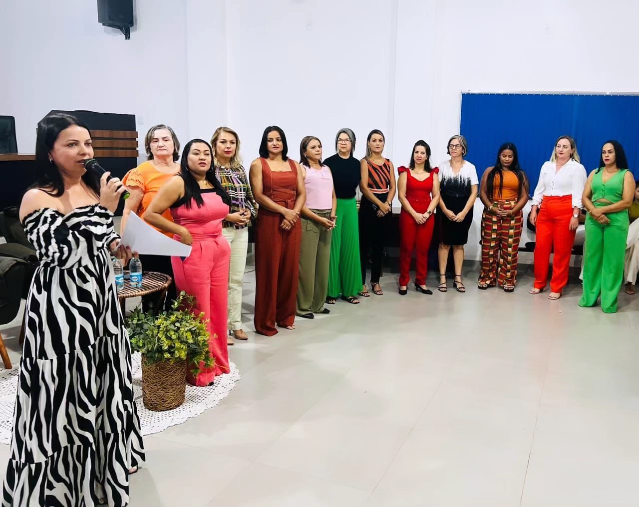 Primeira dama de Marianópolis do Tocantins Idalina Diniz participou da palestra da jornalista e escritora Maju Cotrim