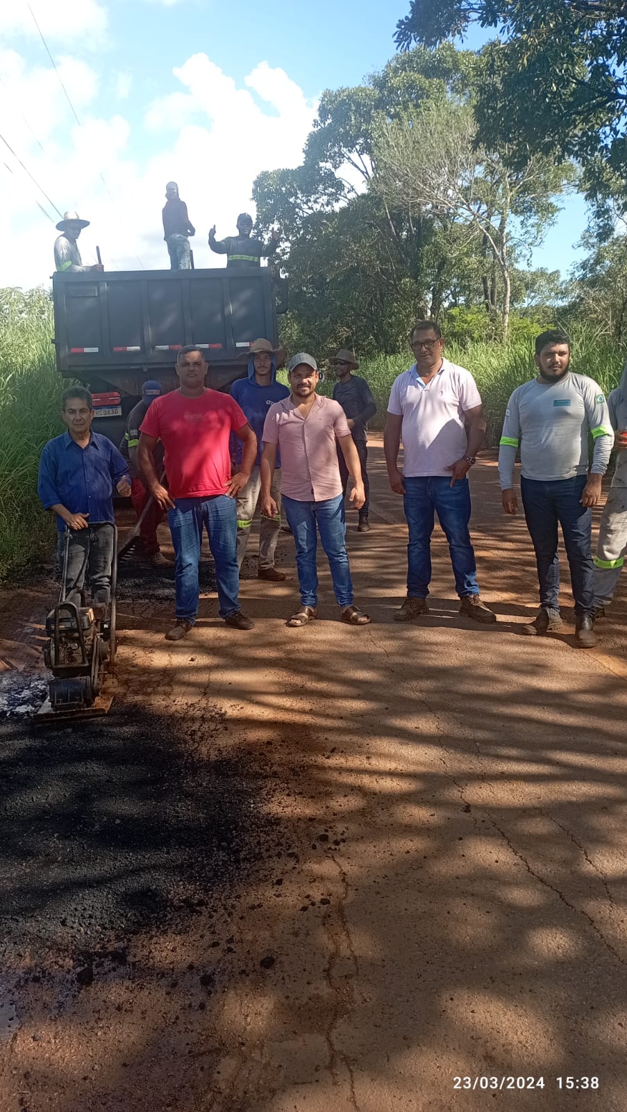 Marcos do Chico, Suair Mariano e Gilvan do Felício acompanham inicio da operação tapa buraco na TO-080 em Caseara