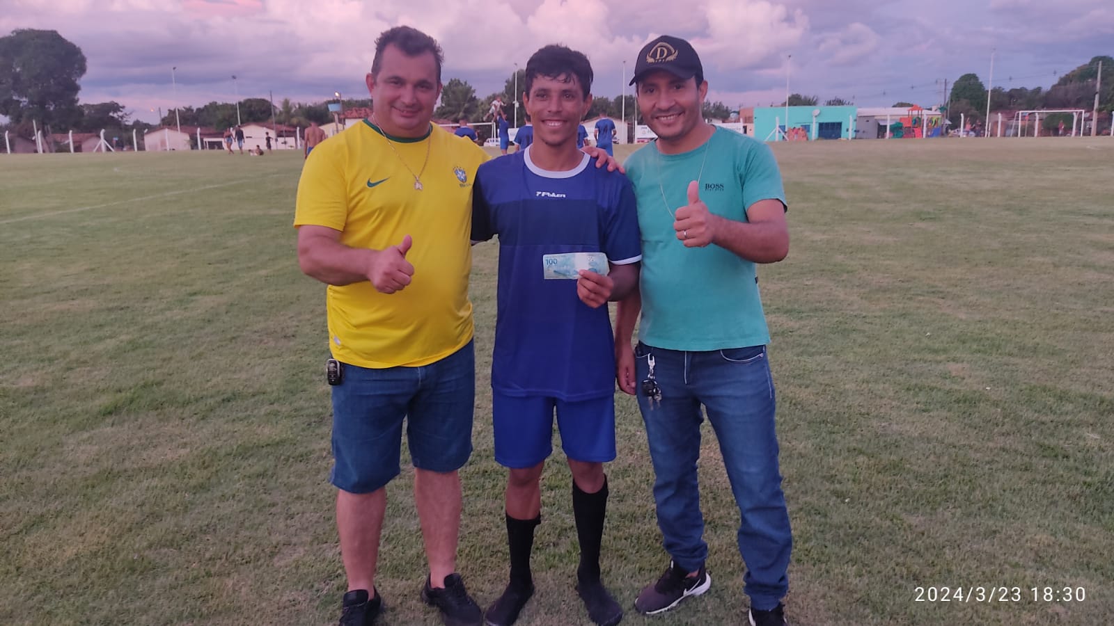 Manoel Moura participa da abertura do Campeonato Municipal Geraldo Benicio em Abreulândia: “campo que dar mais conforto”