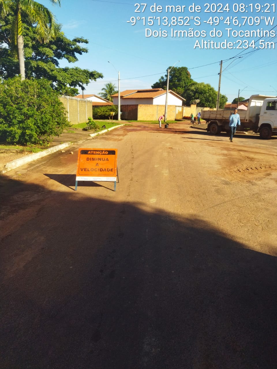 Equipes da Secretaria de Infraestrutura e da Brigada Ambiental de Dois Irmãos dão sequência à operação tapa buraco