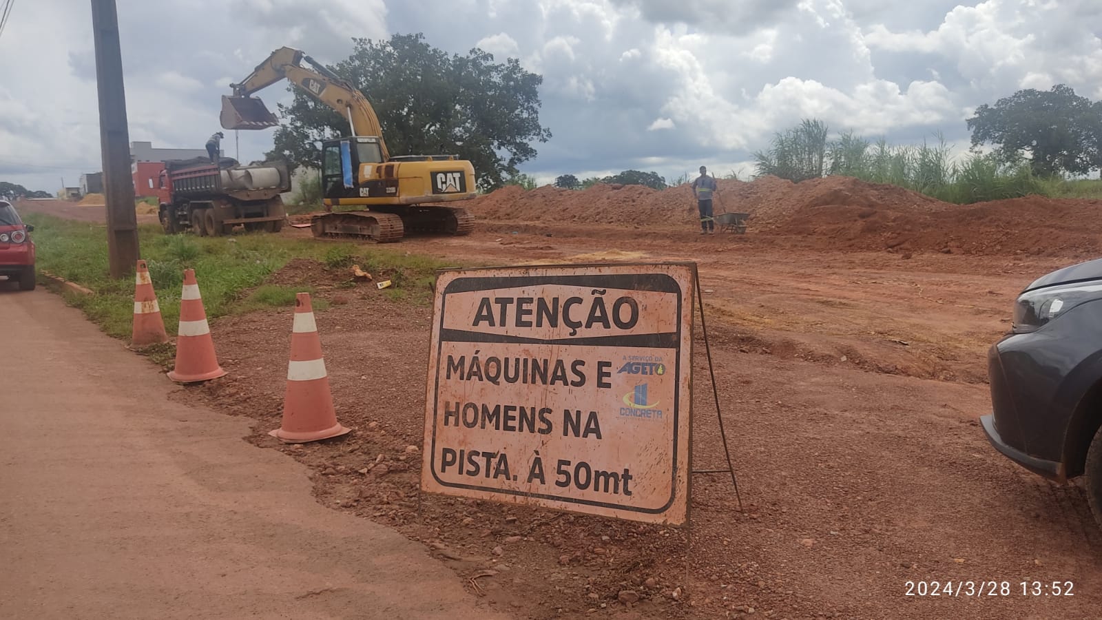 Sistema de drenagem está sendo implantado na Avenida Messias dos Santos paralela a Codespar no setor Fernandinho em Divinópolis