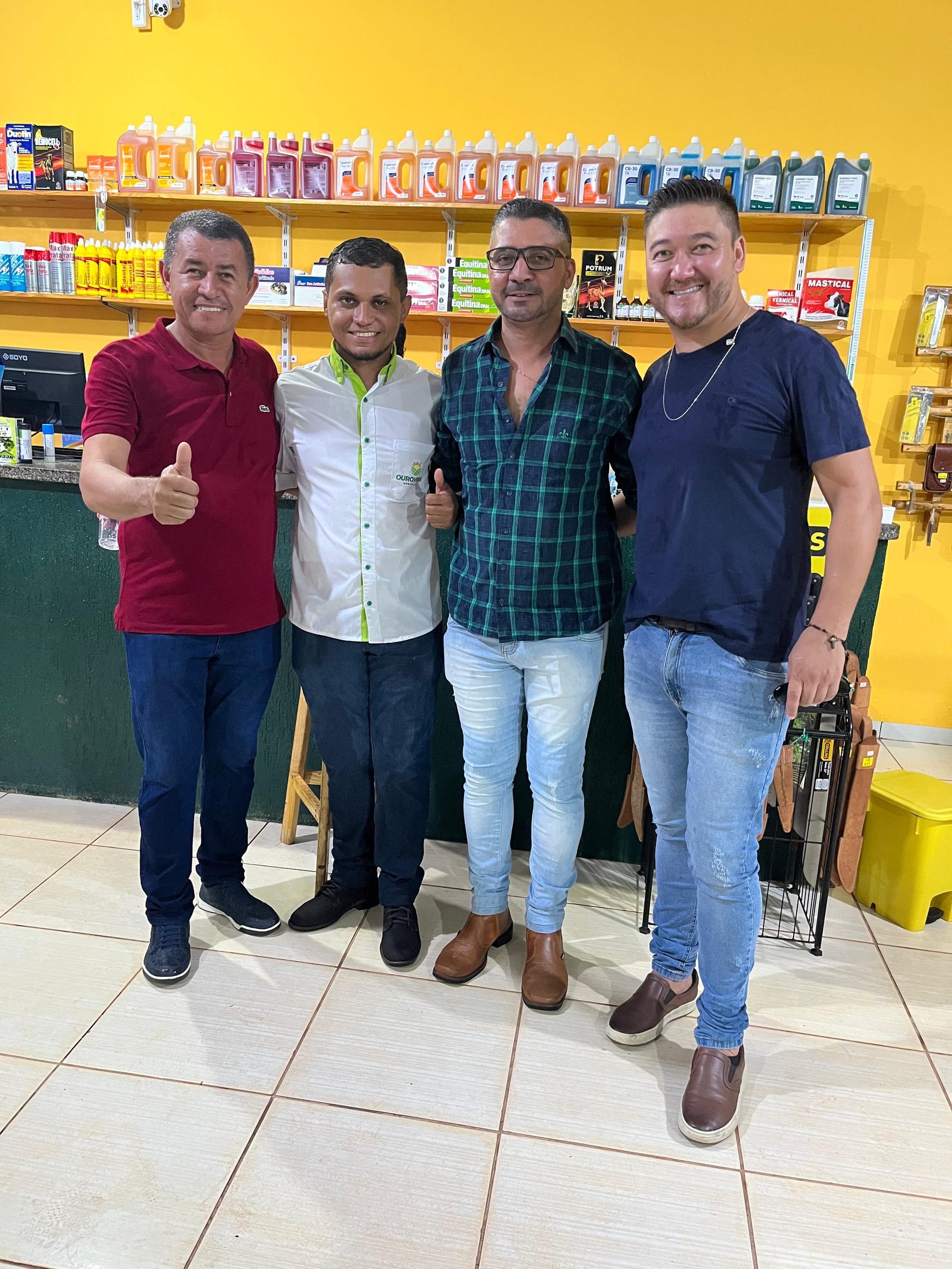 Pré-candidato a prefeito Ilton Coutinho participa de comemoração de aniversário de instalação de loja Agropecuária em Marianópolis