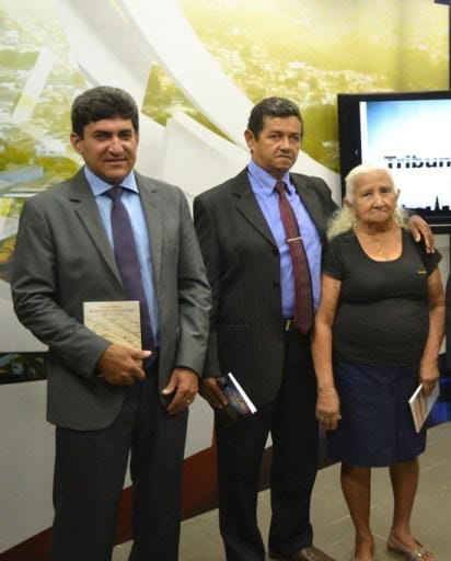 Toni Ferreira, apresenta os escritores Miguel Rosa e Ana Vovó ao Vale do Araguaia e a literatura raiz