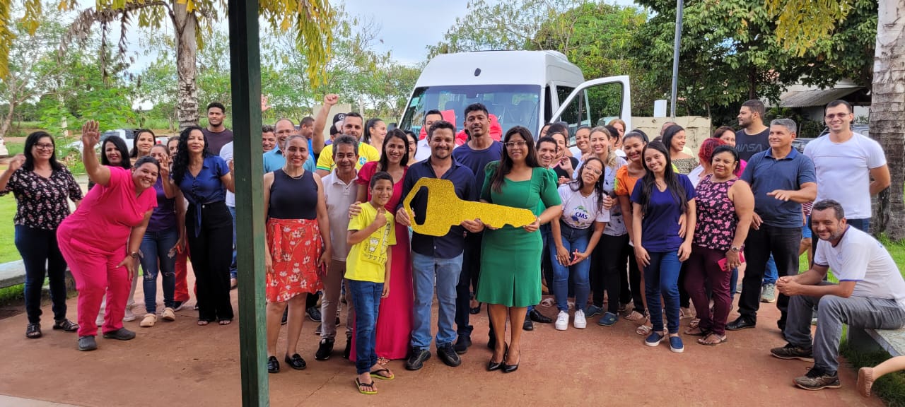 Presidente Cacique,  Suair Mariano e Venuza mesquita participaram da apresentação do Micro-ônibus da Saúde de Caseara