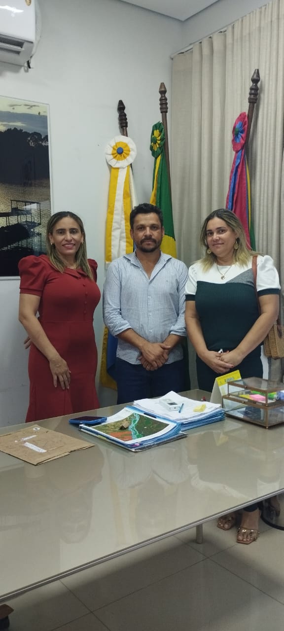 Vereadoras Venuza Mesquita e Mara do Marão dialogam o prefeito Marcos do Chico sobre requerimentos relacionados a Educação de Caseara