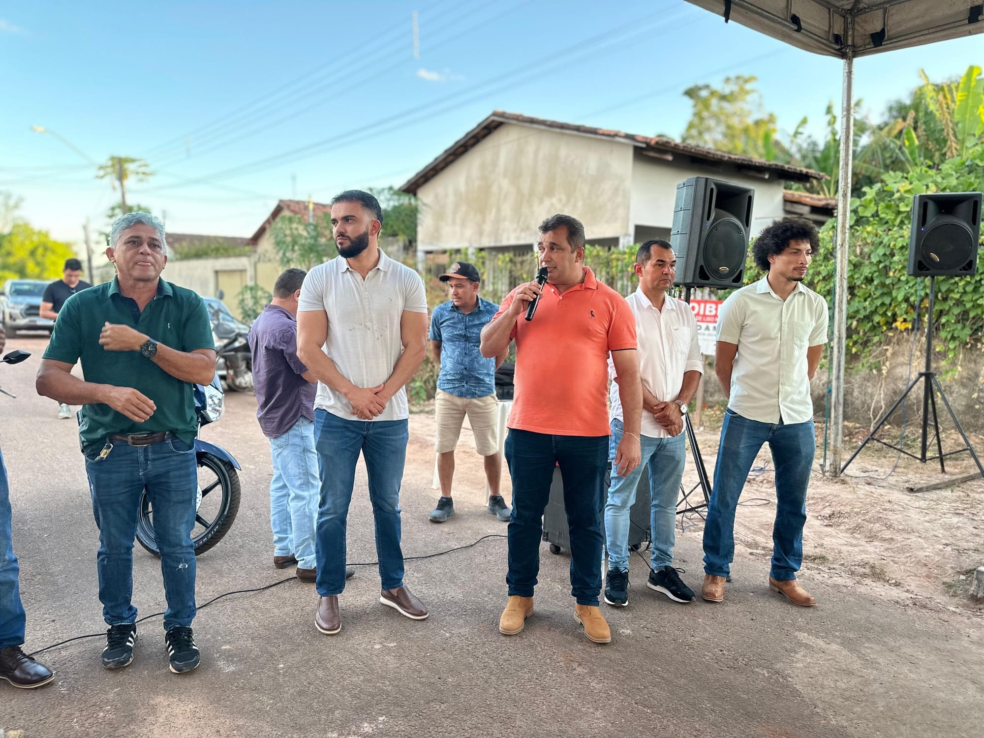 Prefeito Manoel Moura deputado Léo Barbosa, Eldison Cunha e Silvio Montelo apresentam três motos para os Agentes Comunitários de Saúde de Abreulândia