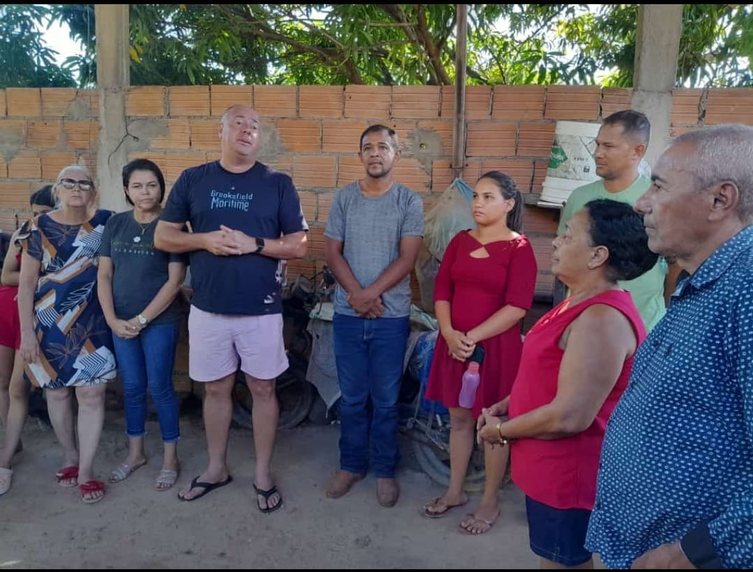 Prefeito Flavão faz homenagem simbólica aos servidores municipais Wanda Fonseca e Raimundo Noleto que se aposentaram em Divinópolis