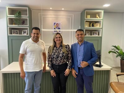 Deputado Moisemar cumpre agenda na SEDUC com prefeita de Santa Fé do Araguaia