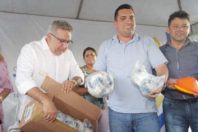 Deputado Gutierres Torquato entrega materiais esportivos em Dueré durante agenda do Governo do Estado