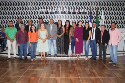 Na sessão do legislativo de Divinópolis tem sugestão de doação de lotes, pedido de mais aproximação do Executivo e reconhecimento de servidora