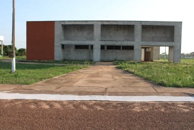 Prefeita Nezita anuncia retomada das obras do Centro de Convenções do distrito de Campina Verde