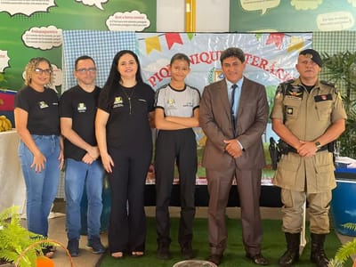 Toni Ferreira, escritor paraisense, participa do Piquenique Literário da Escola Diaconizio Bezerra