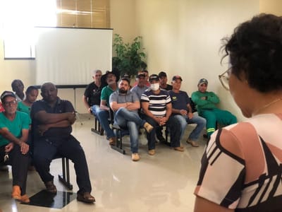 Nezita participa de reunião com produtores e marca para dia 02 março inauguração da Feira Municipal