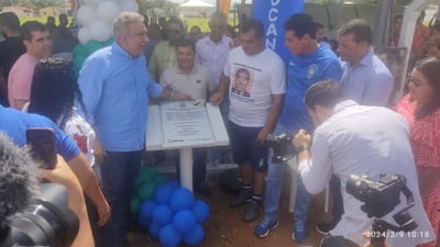 Manoel Moura e Laurez Moreira reinauguram Estádio Municipal Mariano Pereira de Abreulândia