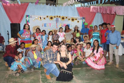 Prefeito Irmão Geciran e primeira dama Rosinauria Lopes participam do Arraiá da Melhor Idade em Dois Irmãos