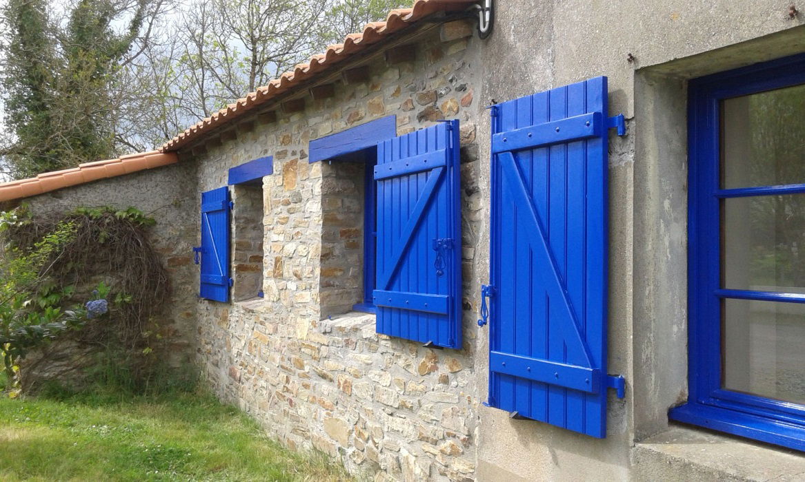 CouËron : Peinture micro poreuse sur volet bois