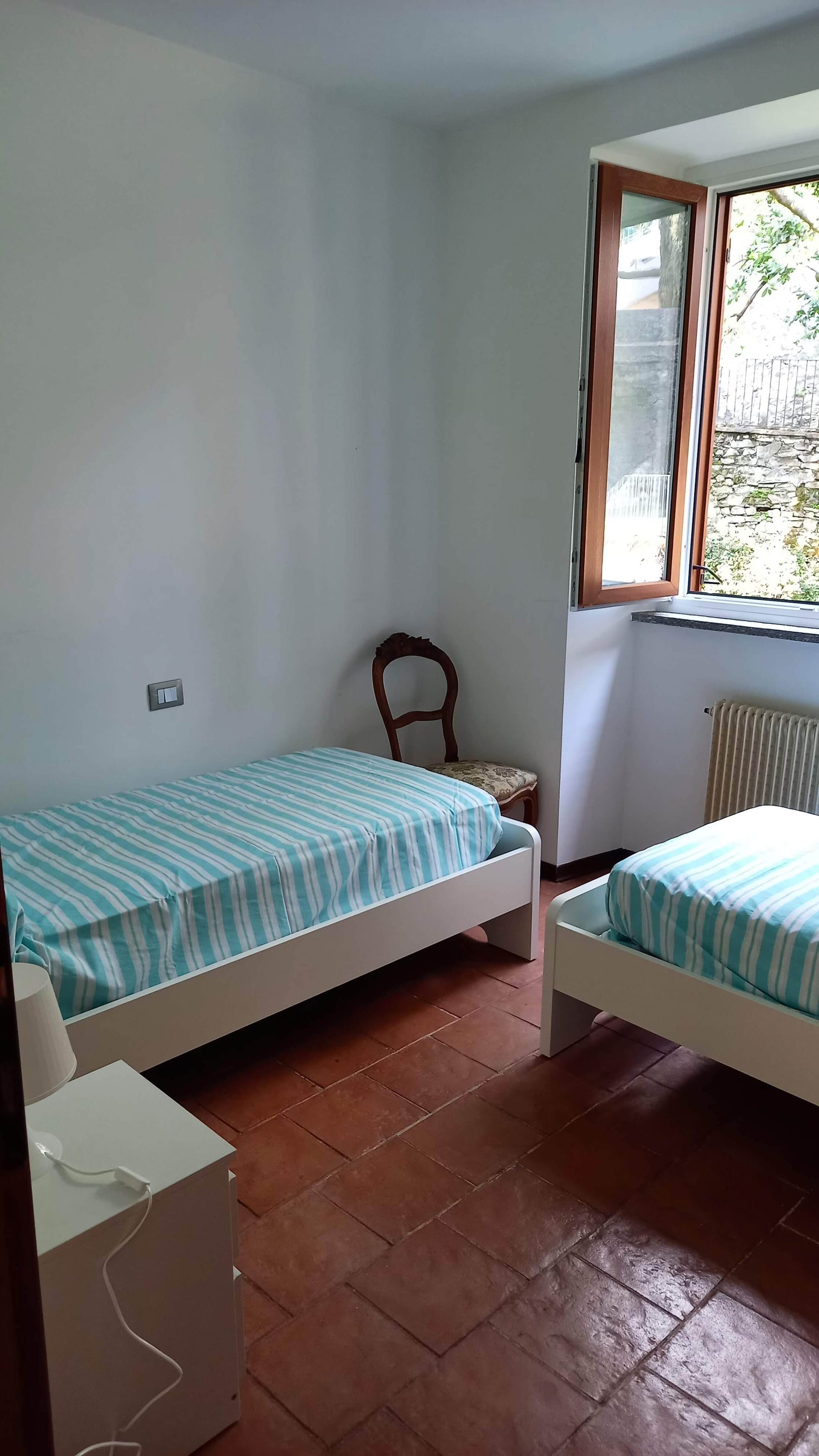 single bed room