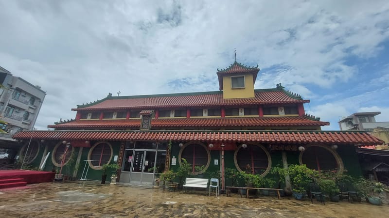 聖堂側面的外貌---充滿中國建築特色,相信與當年鹽水區的建設毫無遺和感。