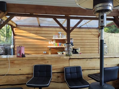 LE BAR SOUS LA TERRASSE COUVERTE image