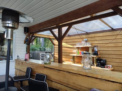 LE BAR SOUS LA TERRASSE COUVERTE image