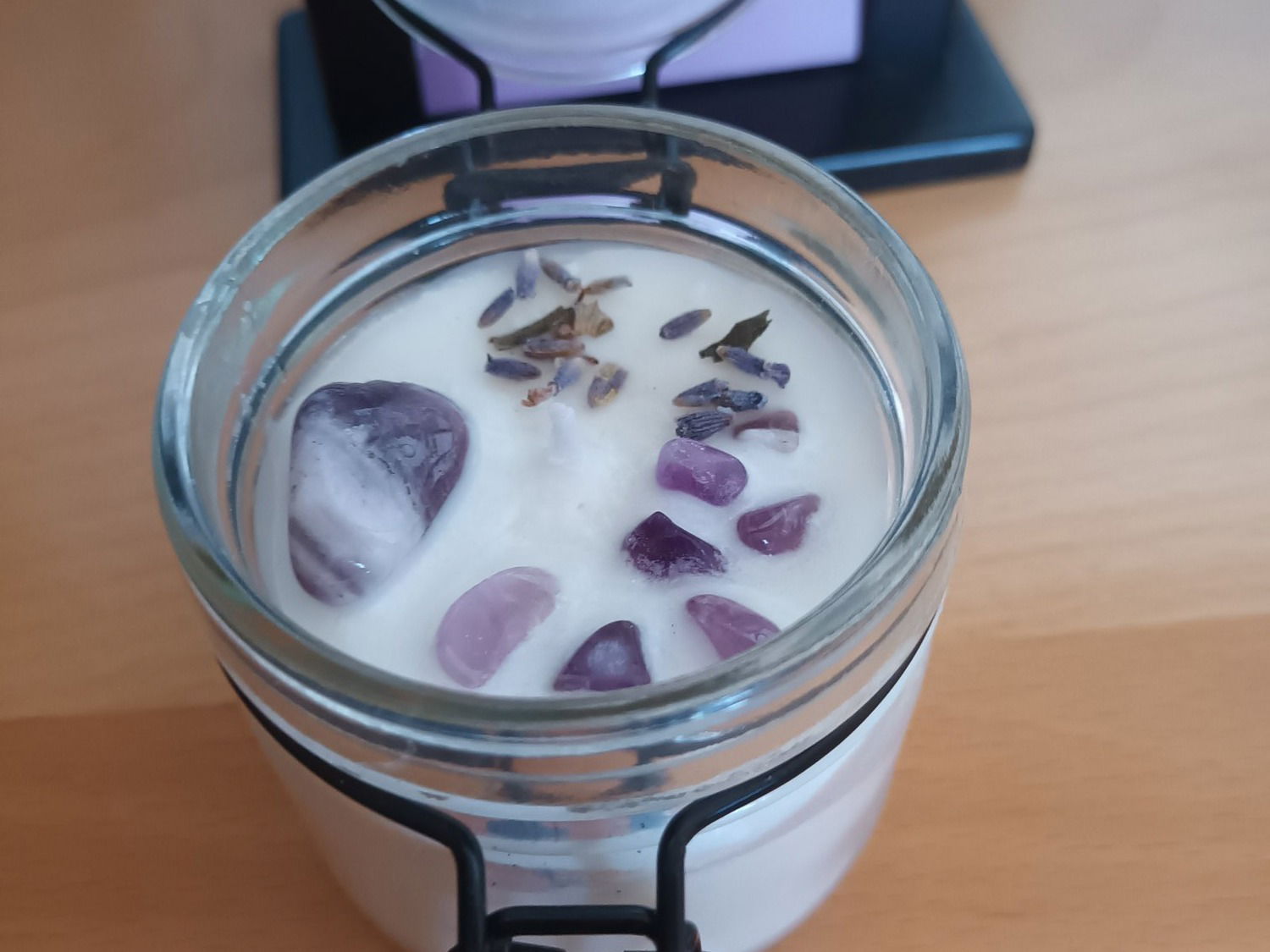 Bougie avec pierres naturelles