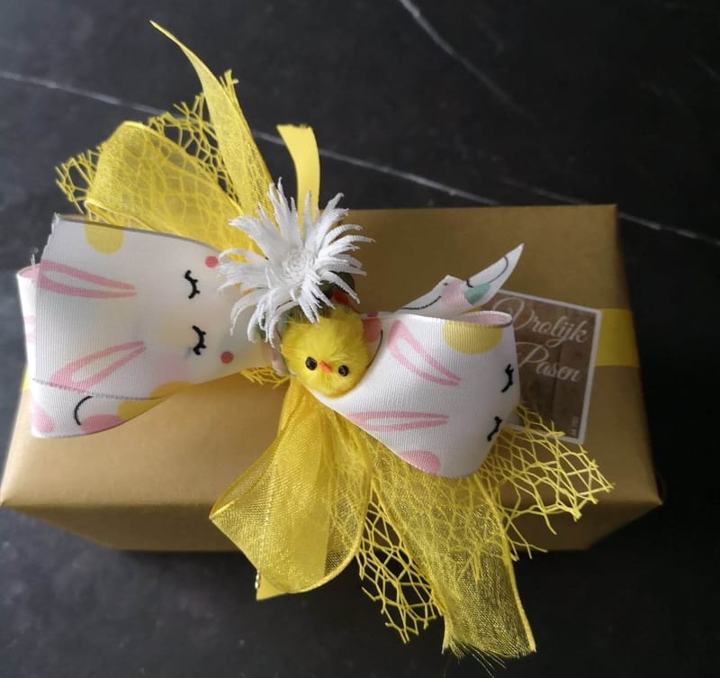 gemengde pralines in Paas kostuum