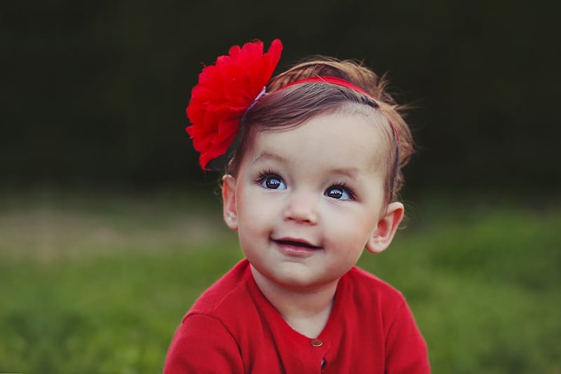 איזה גיל מדהים לצילומים! יום הולדת ראשון - איך לא, חגיגה?! מומלץ עם עוגה.