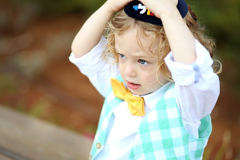 גיל 3 כמה מרגש! הרגע שבו הקטנצ'יק הופך לגברבר קטן, מסופר. והשיער?! לפחות יישארו לנו בתמונות למזכרת.