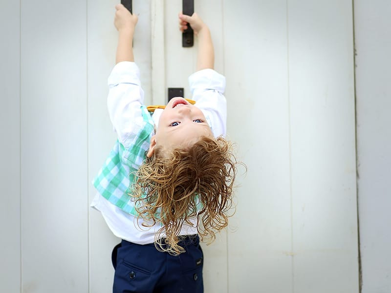 גיל 3 כמה מרגש! הרגע שבו הקטנצ'יק הופך לגברבר קטן, מסופר. והשיער?! לפחות יישארו לנו בתמונות למזכרת.