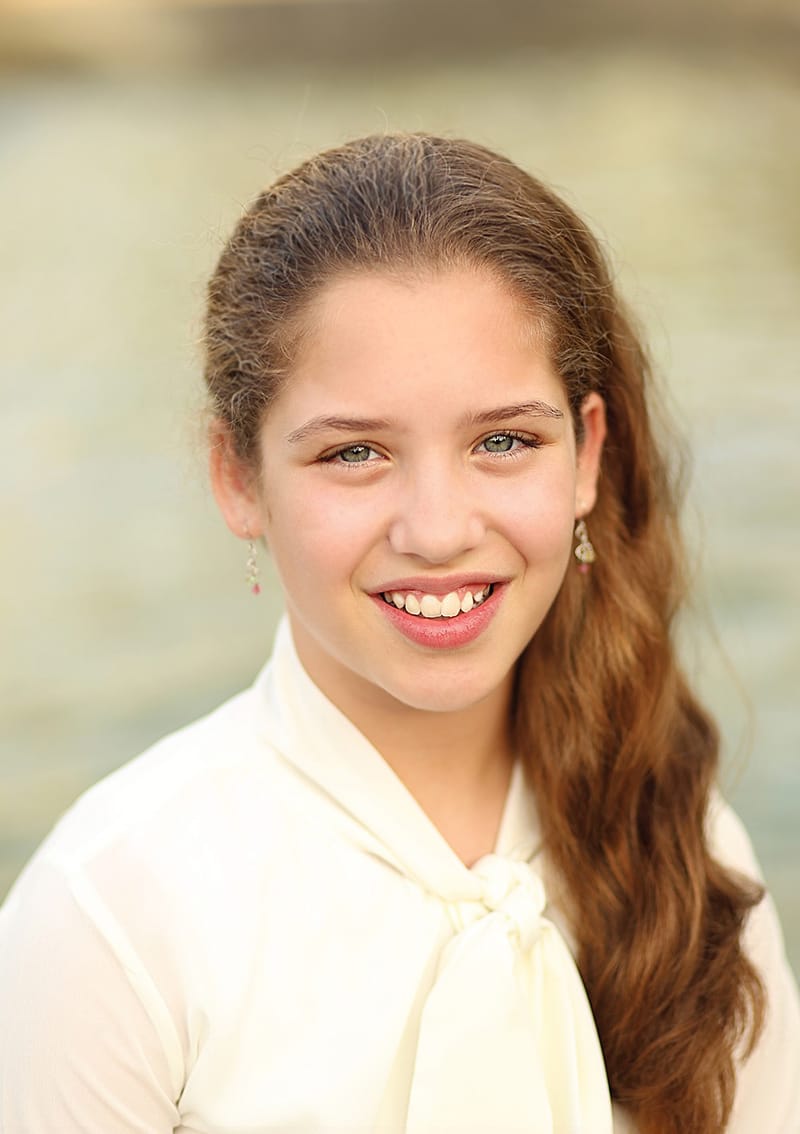 אוטוטו הילדה הופכת לנערה, וזו ההזדמנות להתפנק בסט תמונות לחגיגה, לה, או לכל המשפחה.